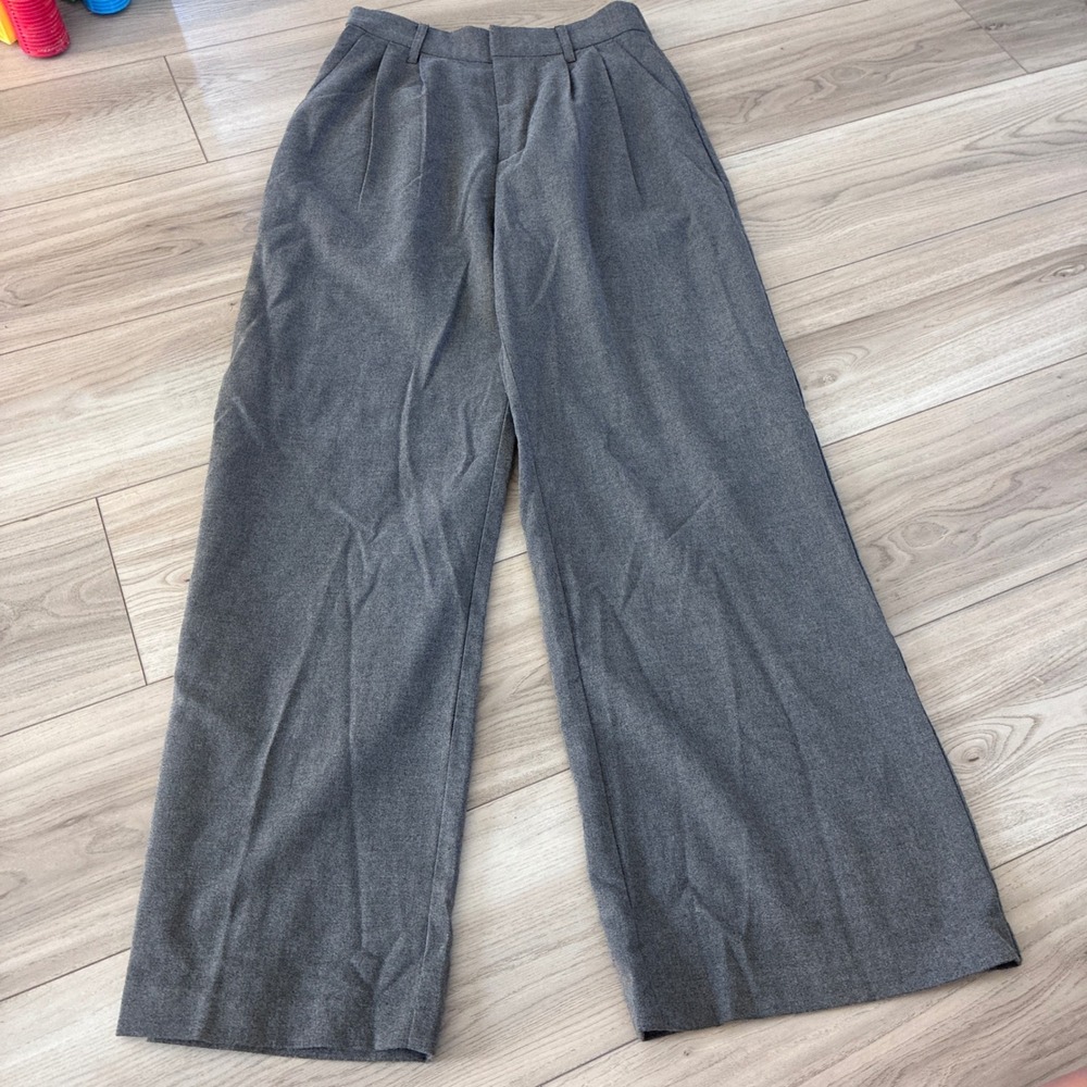 Hollister Ultra High-Rise Wide-Leg Pleated trouser Pants Grey Size S